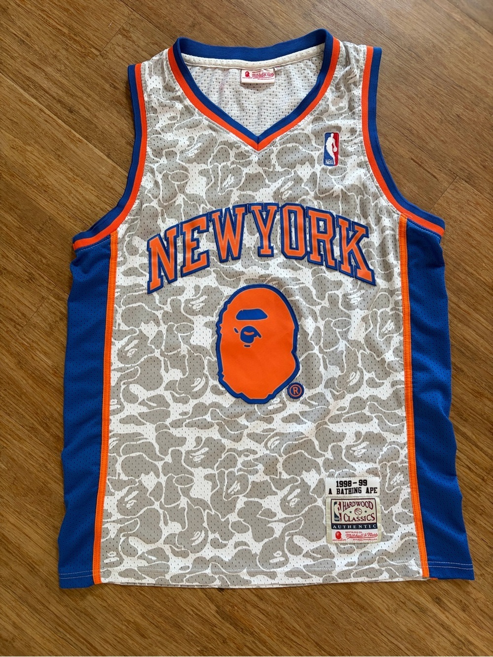 A Bathing Ape BAPE Mitchell & Ness New York Knicks XL Jersey White Camo